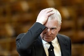 نقل مکان «شاهزاده رسوا» به مزرعه‌ای خلوت!