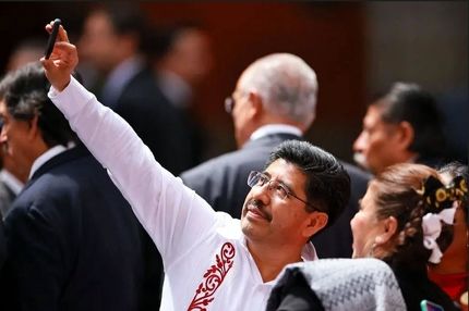 پلیس مُد؛ چگونه یک معلم ساده روی روان سیاستمداران رفت؟